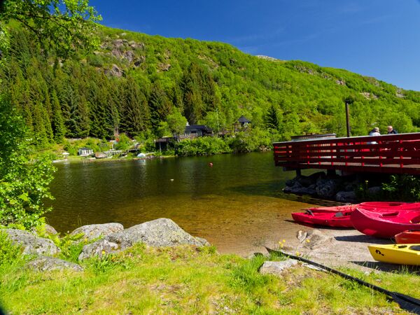 Am See beim Lofoten Camp