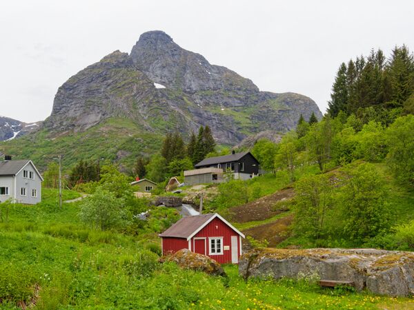 Fahrt zum Lofotenquartier - es wird typisch norwegisch