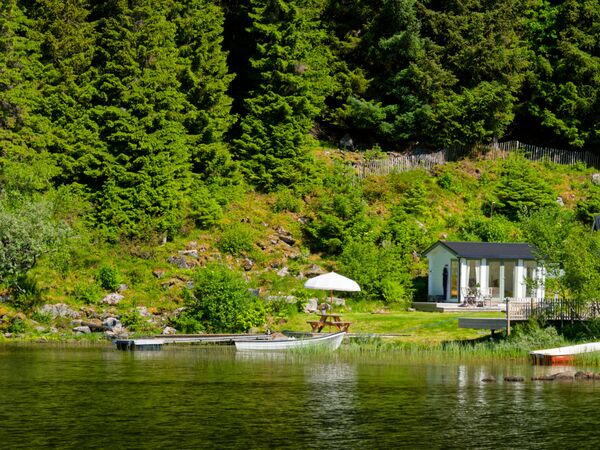 Am See beim Lofoten Camp