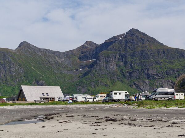 Flakstad Beach