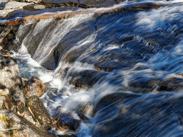 Der besondere Wasserfall am Saltfjorden